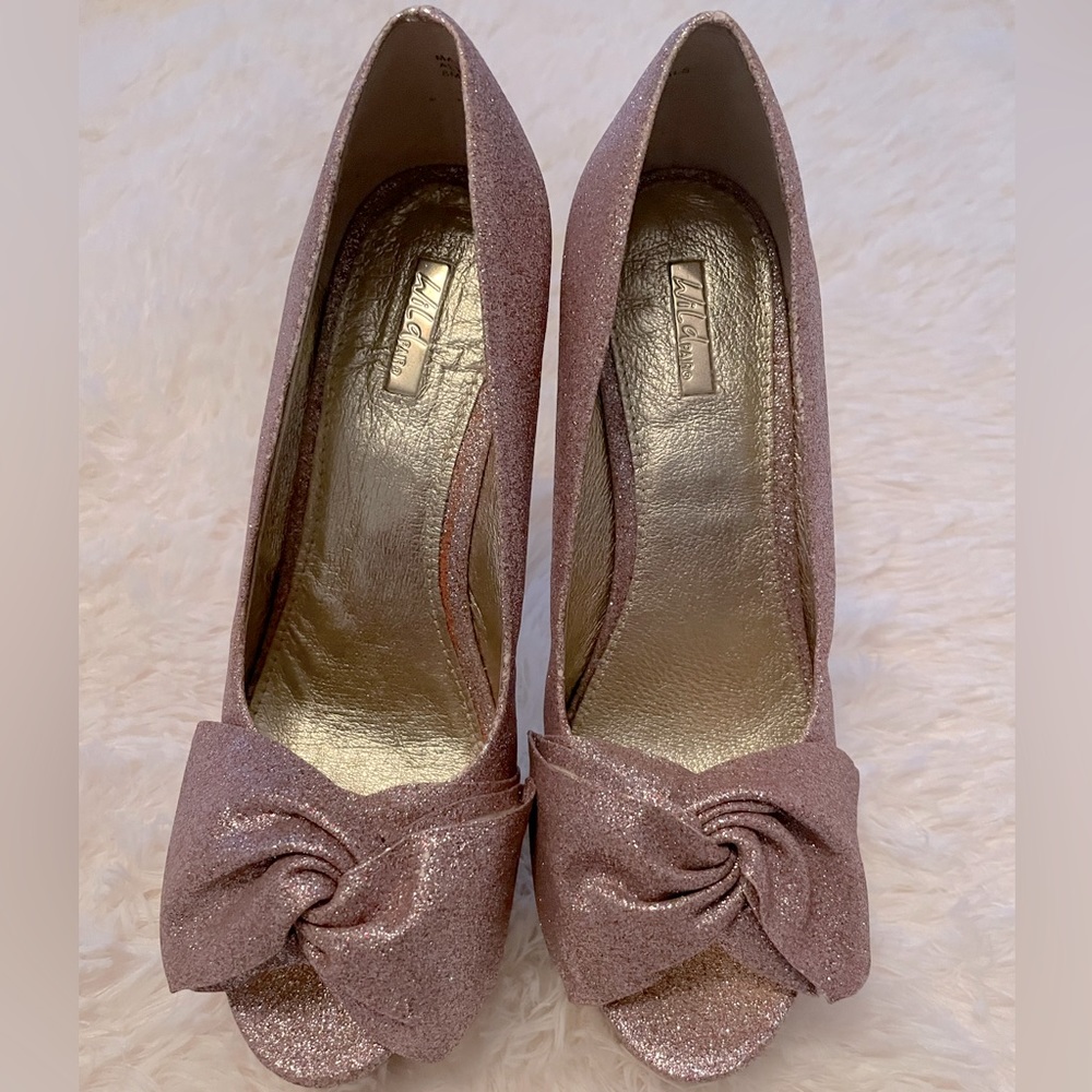 Gorgeous Sparkly pink platform peep toe pumps